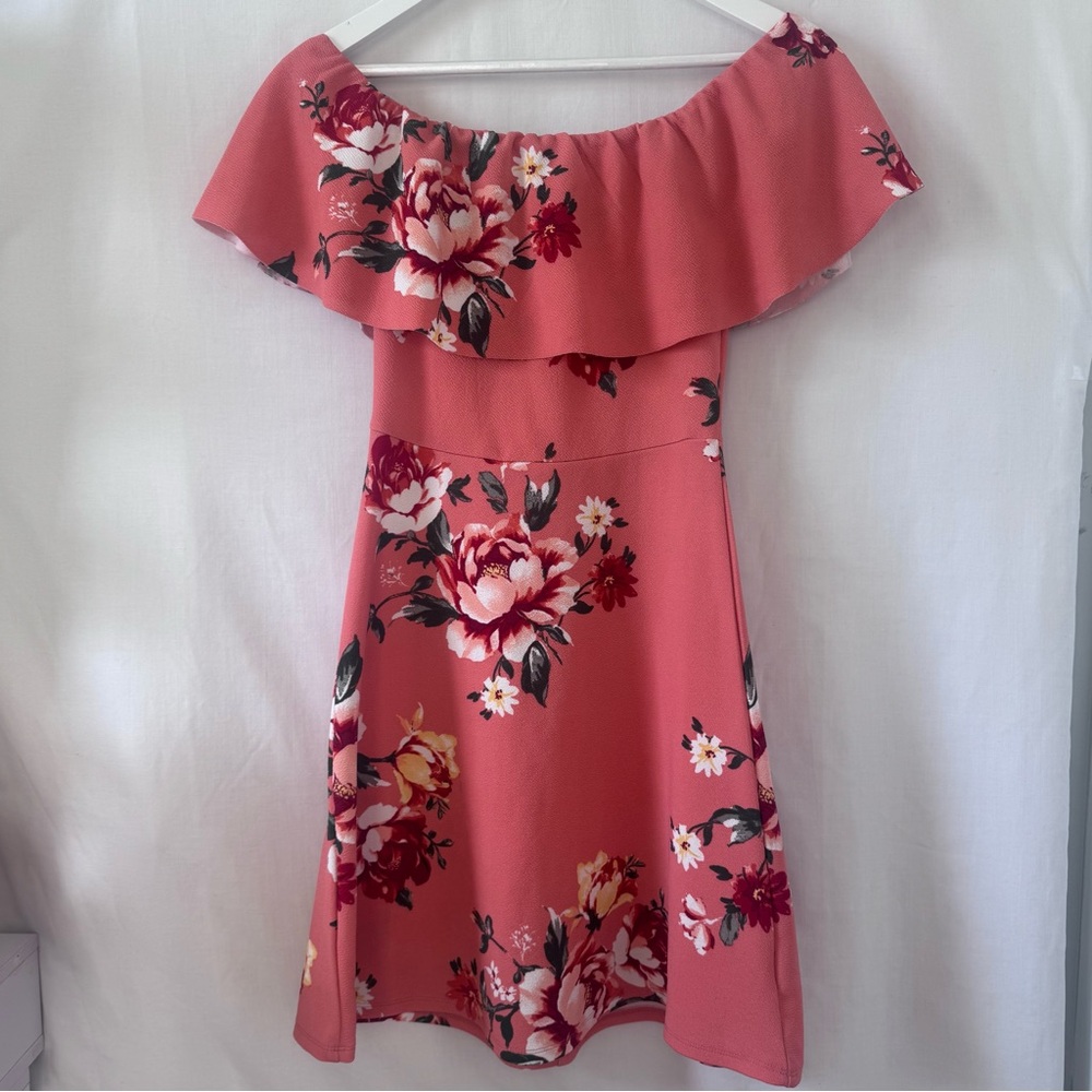 Almost Famous Women’s Floral Off The Shoulder Ruffle Coral Pink Dress (Size S)